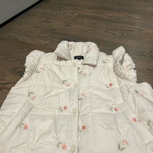 Chic White Floral Puffer Jacket